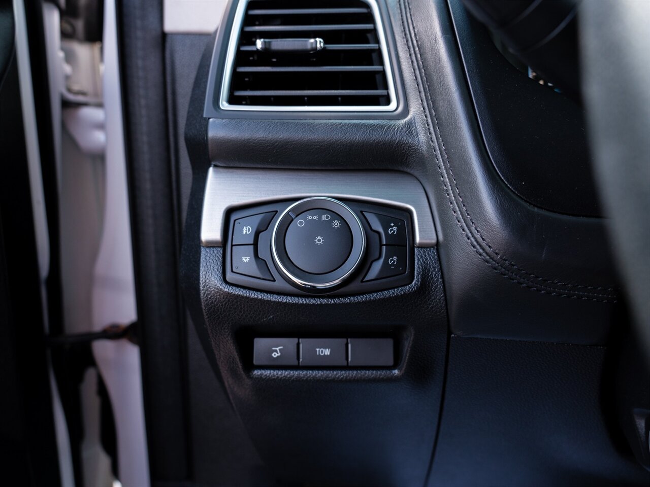 2017 Ford Explorer Platinum - Photo 40 - Washington, MI 48094