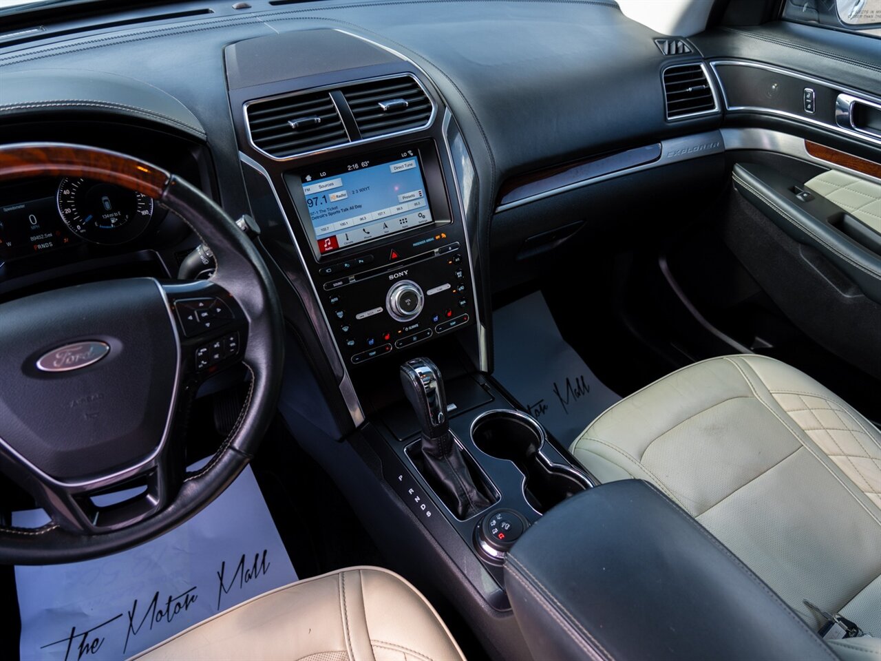 2017 Ford Explorer Platinum - Photo 38 - Washington, MI 48094