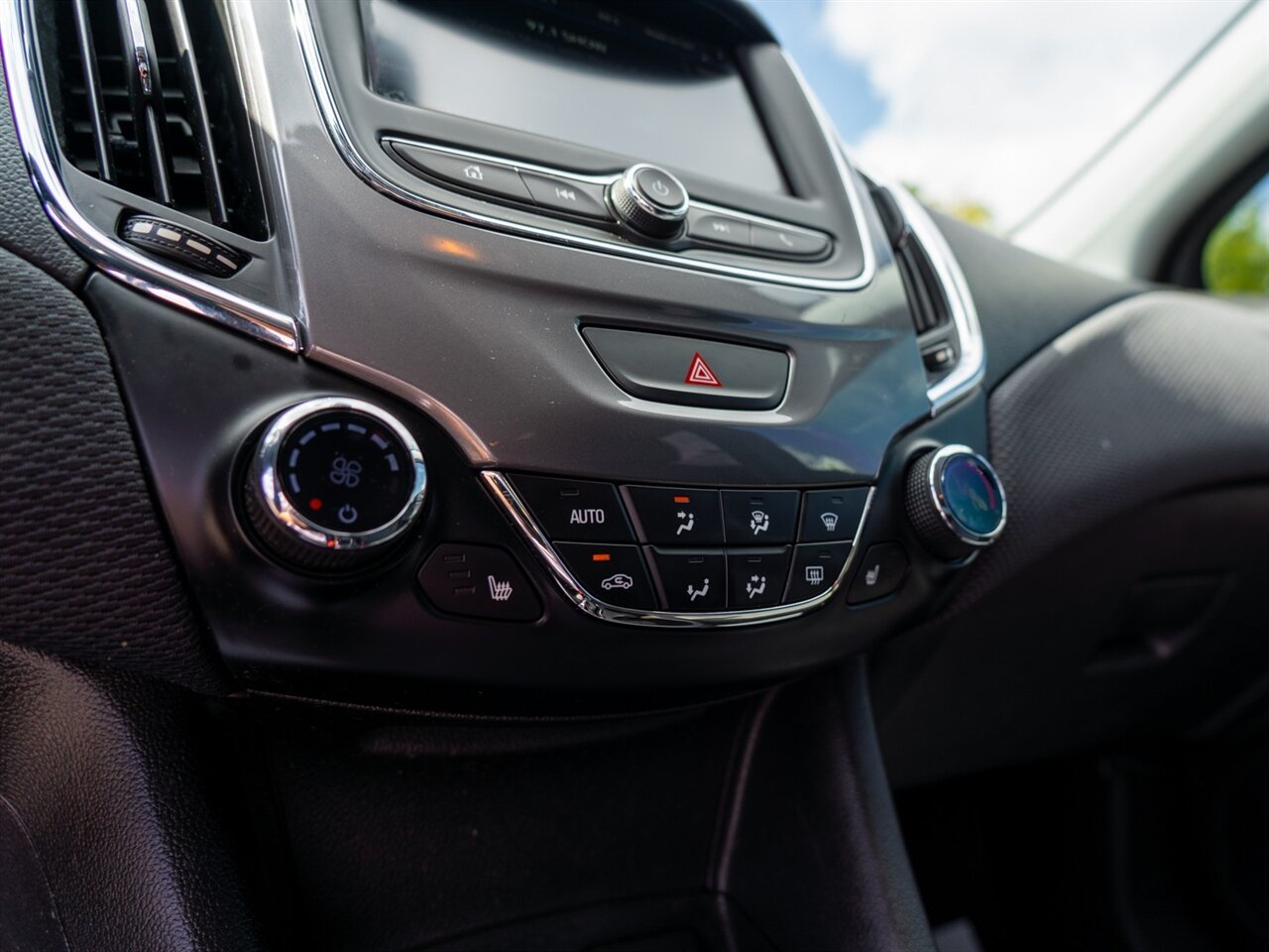 2019 Chevrolet Cruze LT   - Photo 30 - Washington, MI 48094