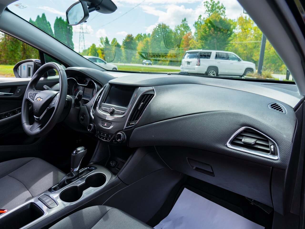 2019 Chevrolet Cruze LT   - Photo 18 - Washington, MI 48094