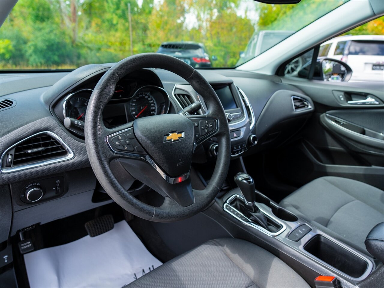2019 Chevrolet Cruze LT   - Photo 17 - Washington, MI 48094