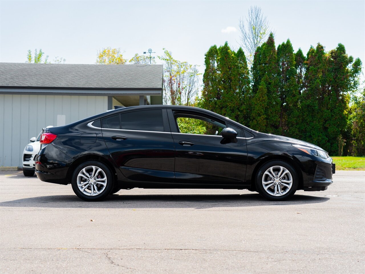 2019 Chevrolet Cruze LT photo 3