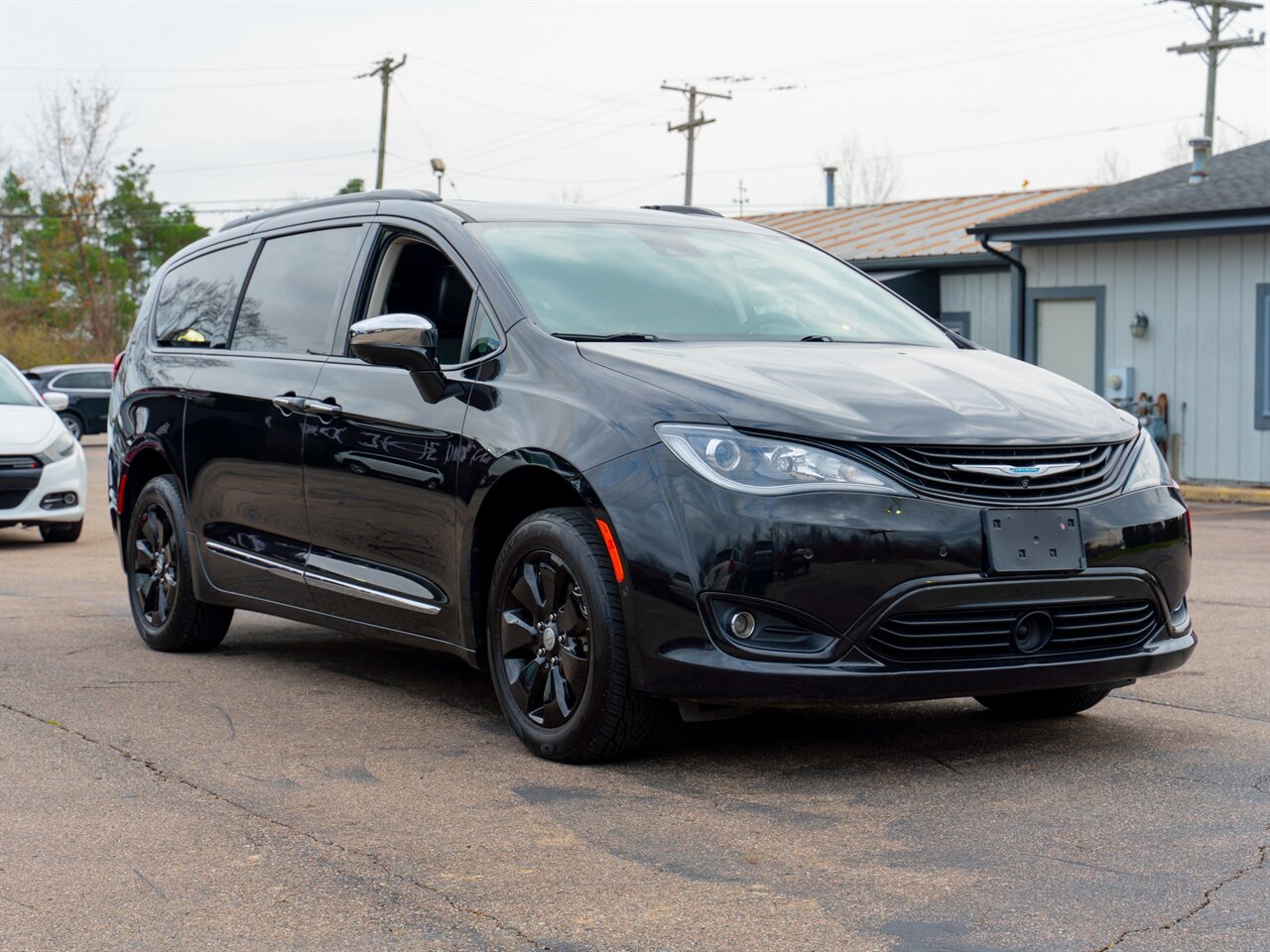 2018 Chrysler Pacifica Hybrid Limited   - Photo 3 - Washington, MI 48094