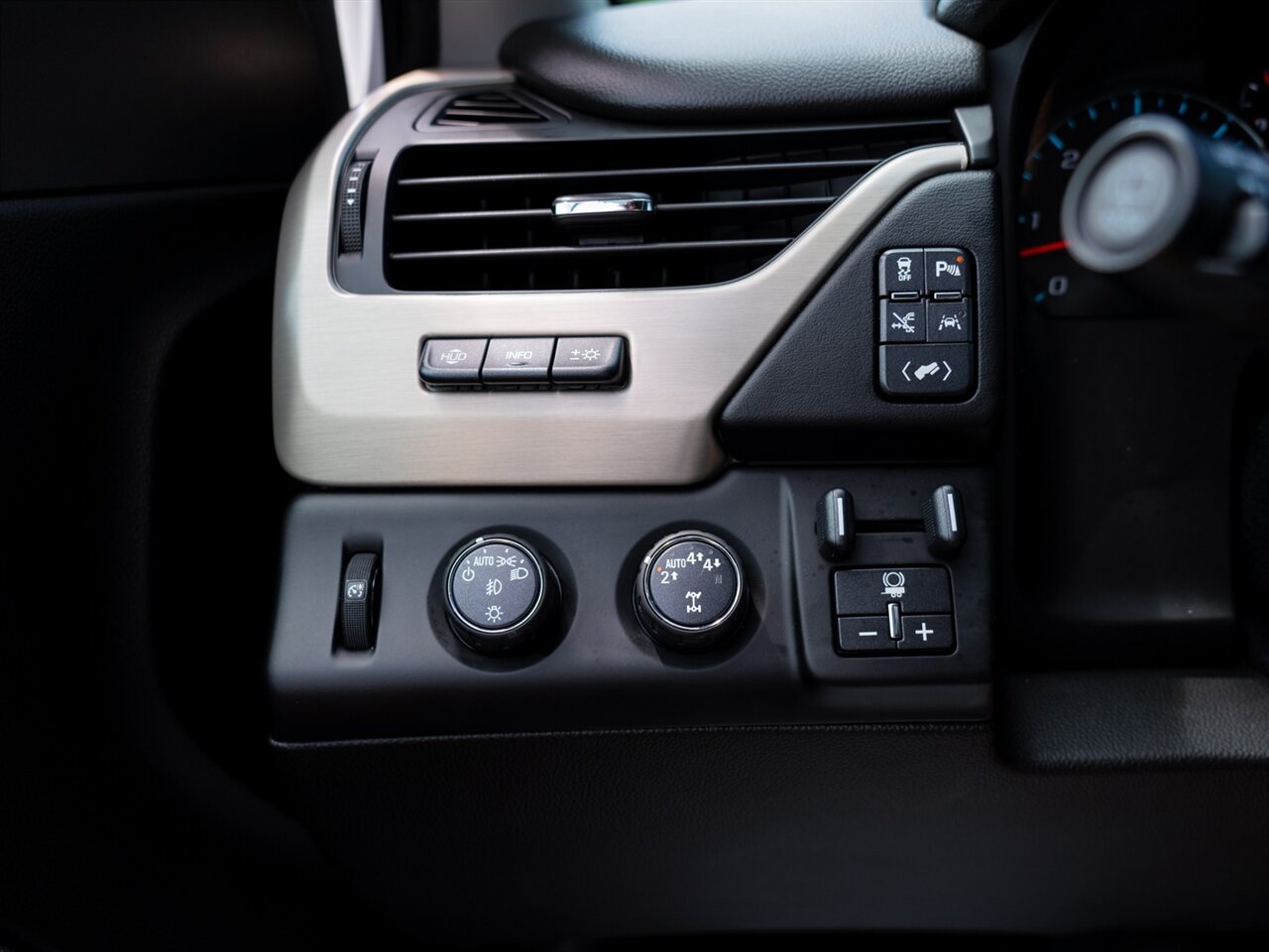 2018 GMC Yukon XL Denali - Photo 39 - Washington, MI 48094