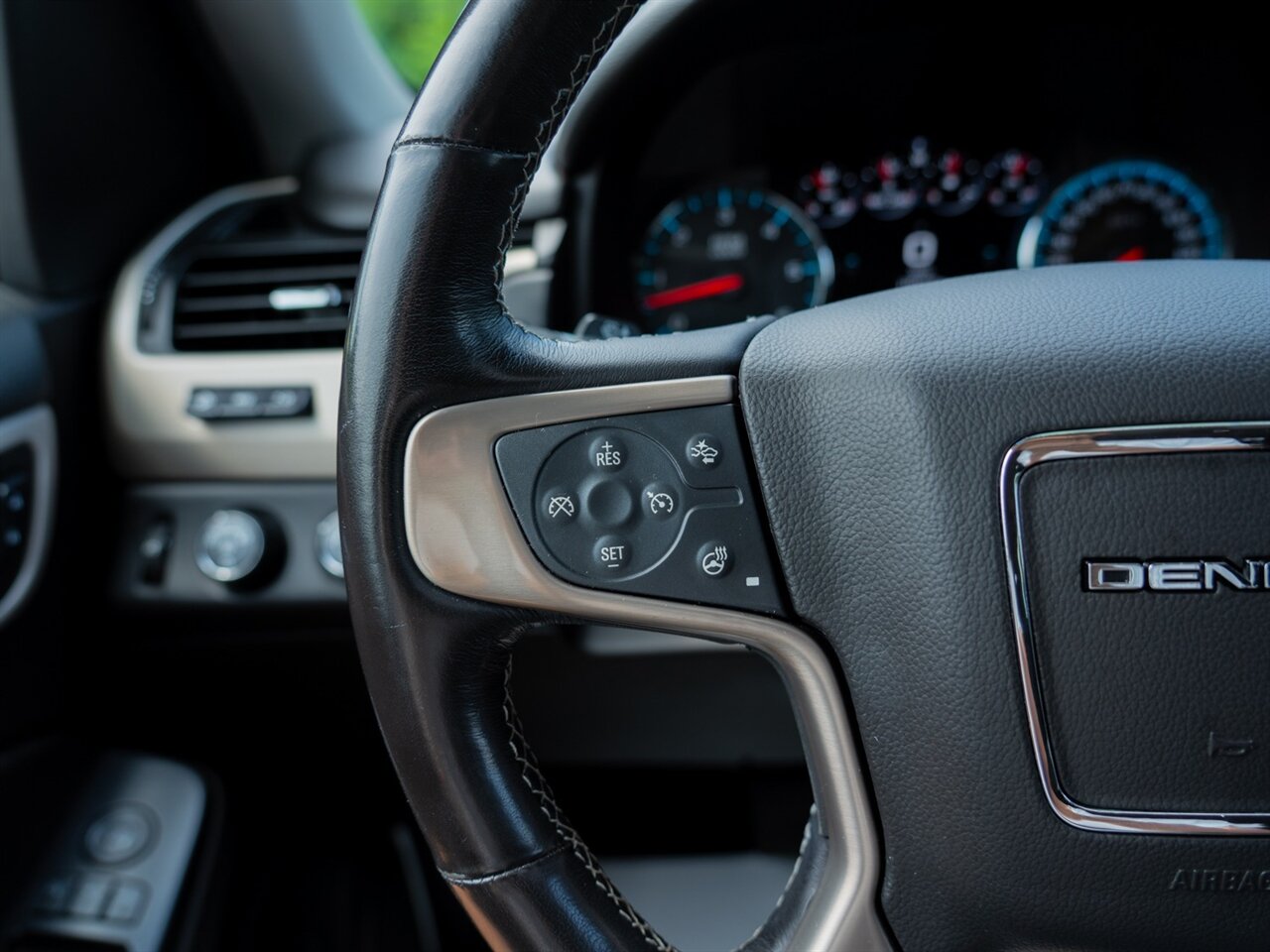 2018 GMC Yukon XL Denali - Photo 30 - Washington, MI 48094