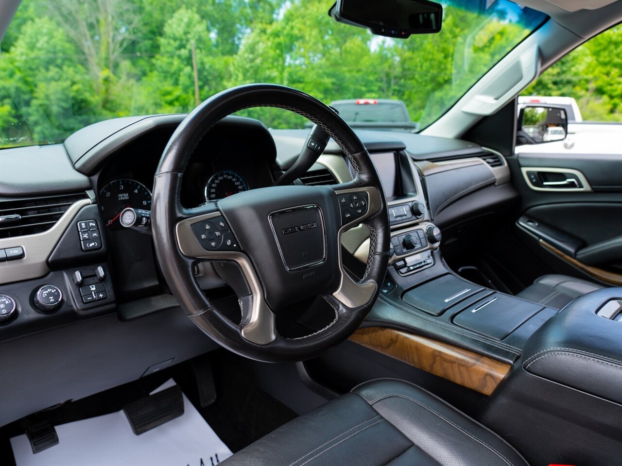 2018 GMC Yukon XL Denali - Photo 19 - Washington, MI 48094
