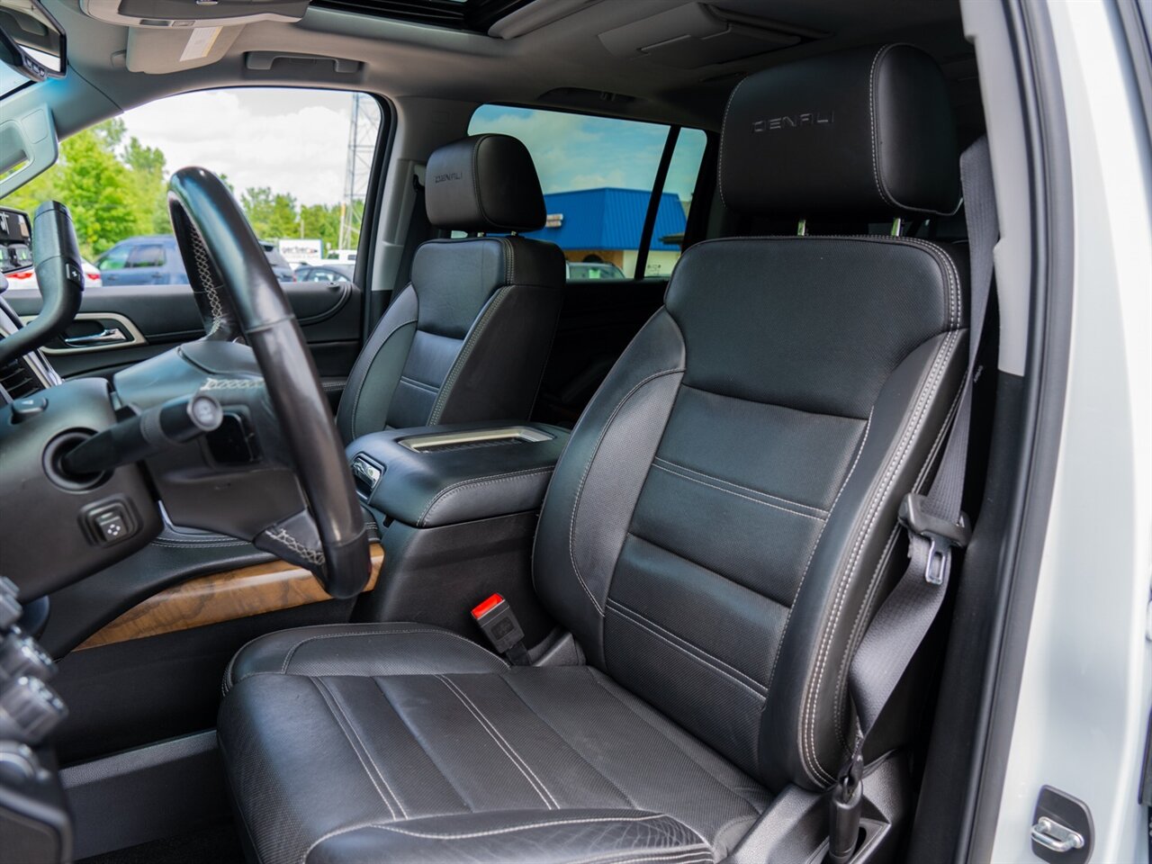 2018 GMC Yukon XL Denali - Photo 18 - Washington, MI 48094