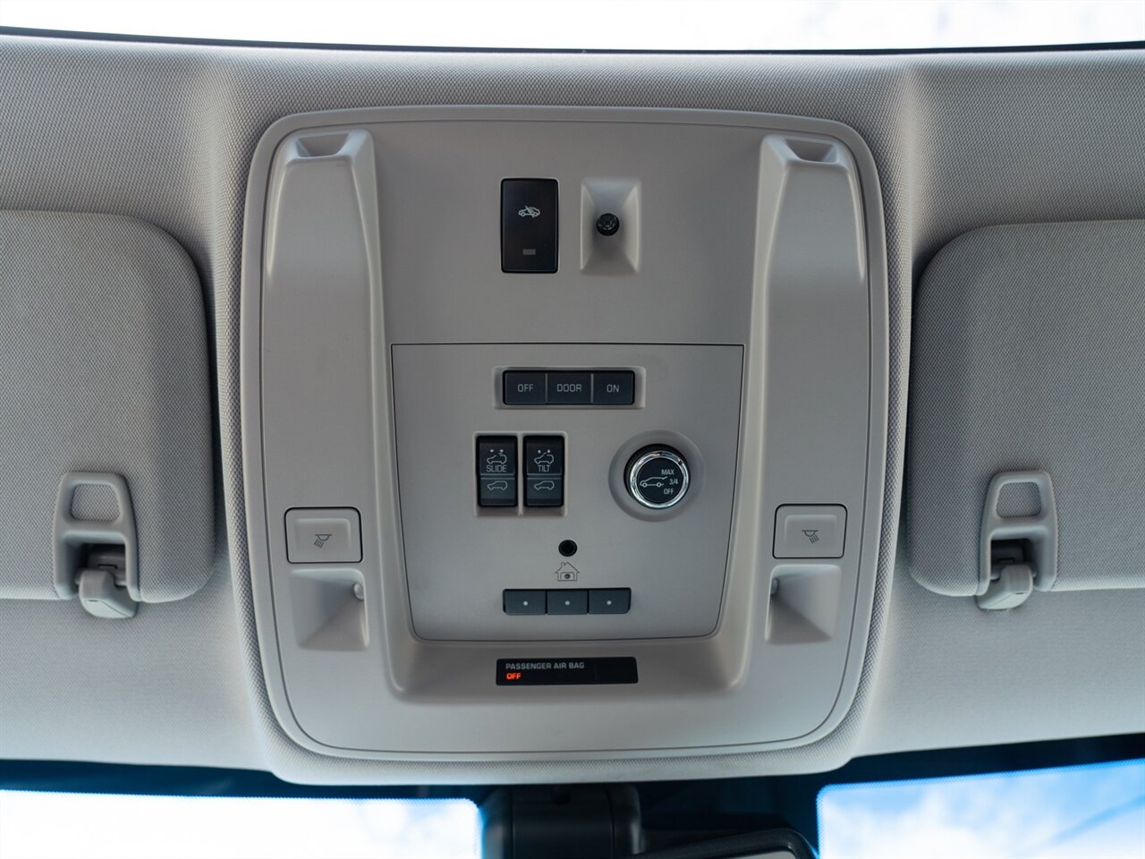 2018 GMC Yukon XL Denali - Photo 42 - Washington, MI 48094