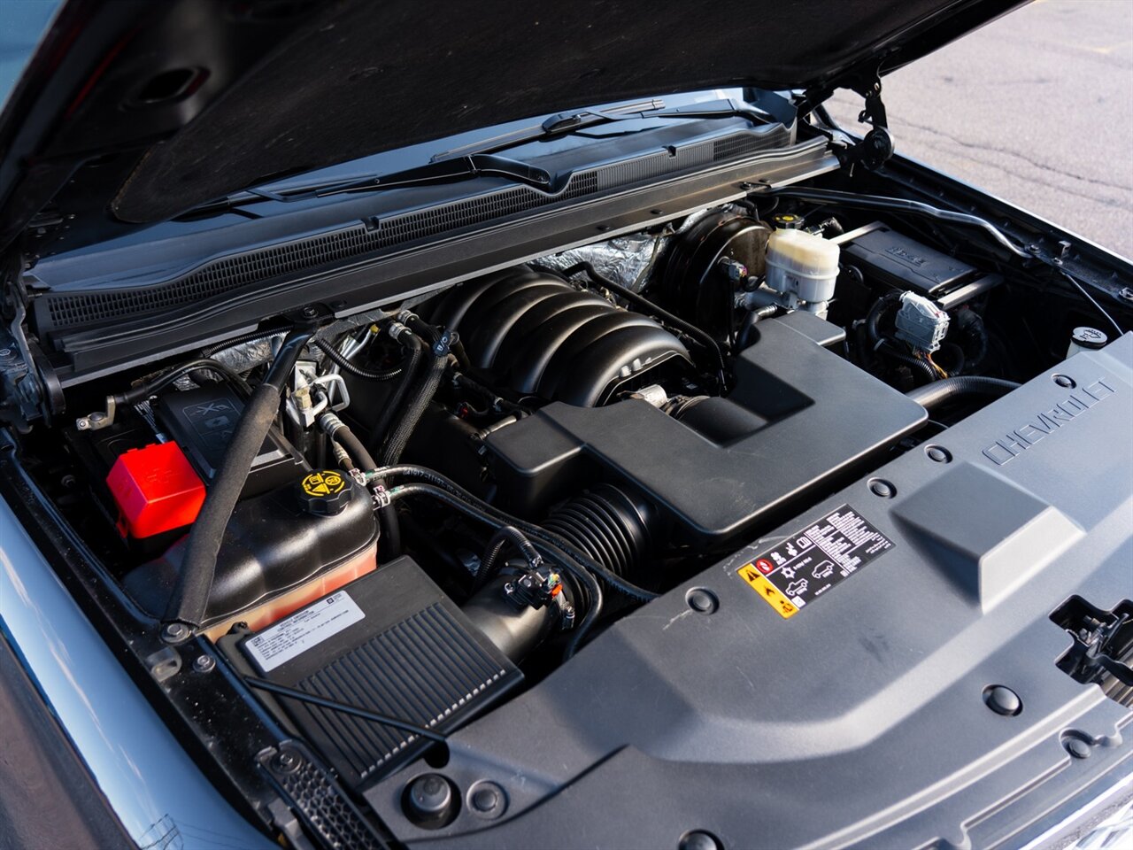 2017 Chevrolet Suburban LT - Photo 16 - Washington, MI 48094