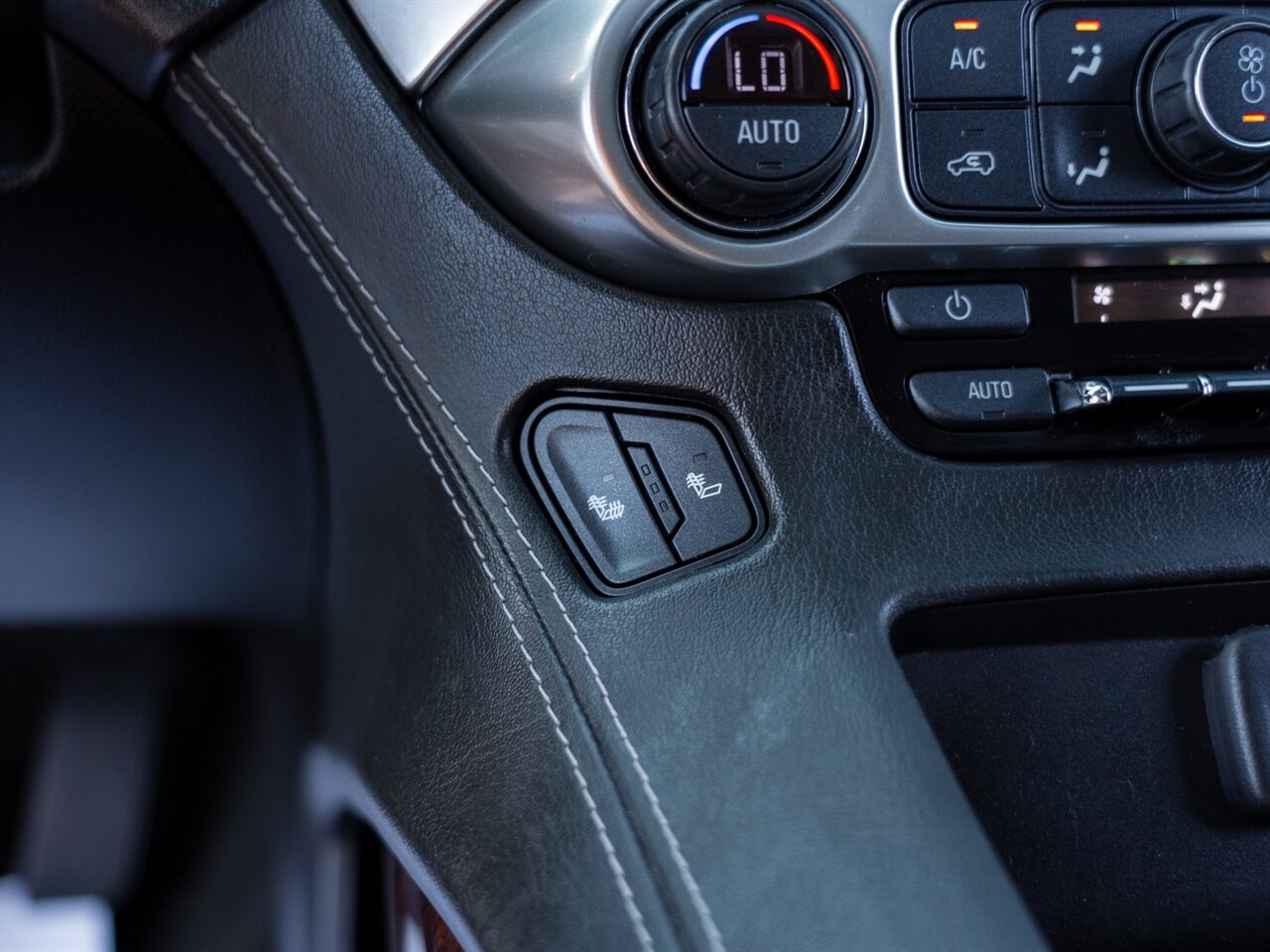 2017 Chevrolet Suburban LT - Photo 44 - Washington, MI 48094