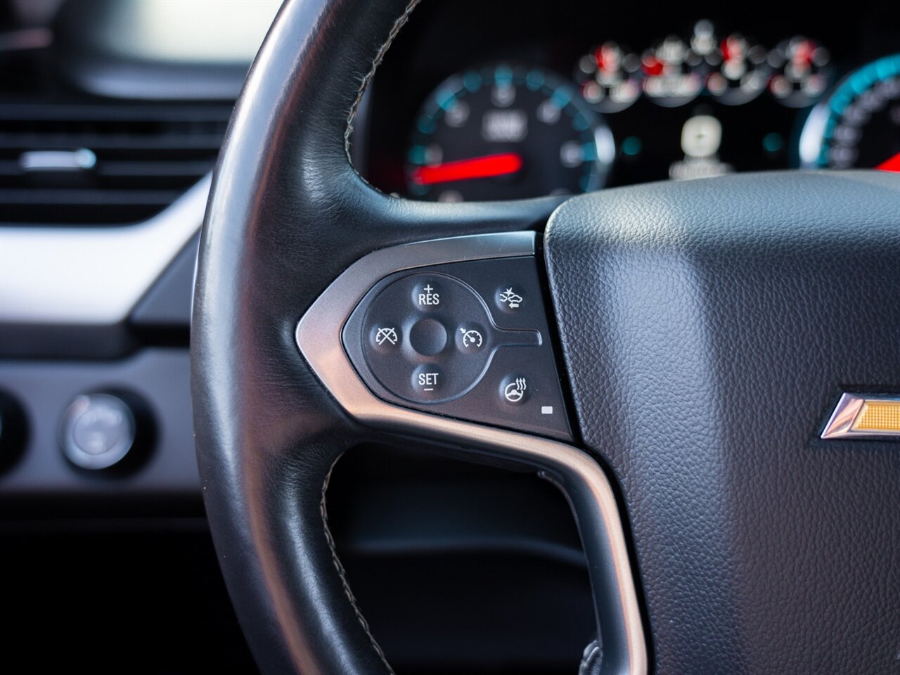 2017 Chevrolet Suburban LT - Photo 31 - Washington, MI 48094