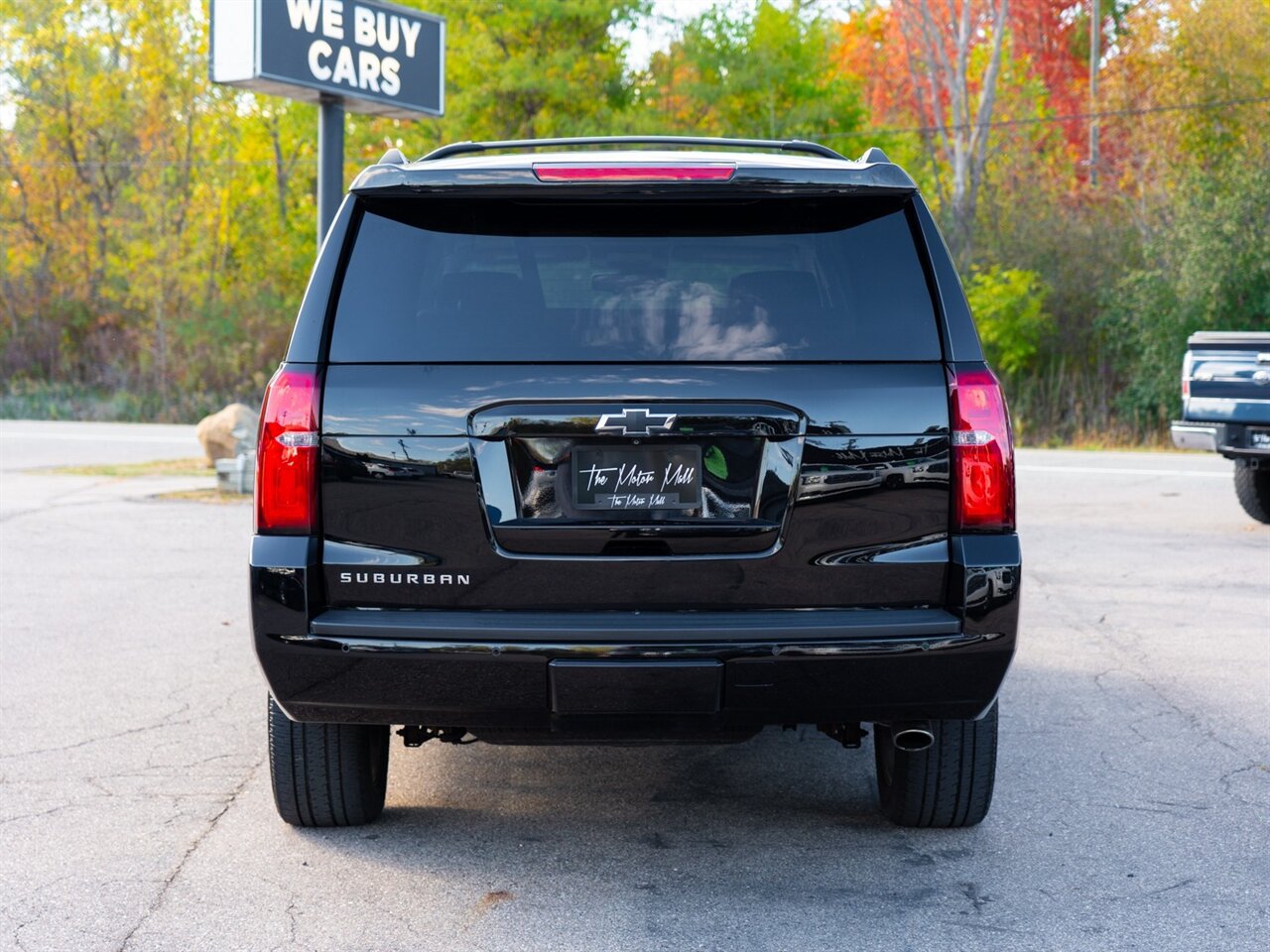 2017 Chevrolet Suburban LT - Photo 6 - Washington, MI 48094