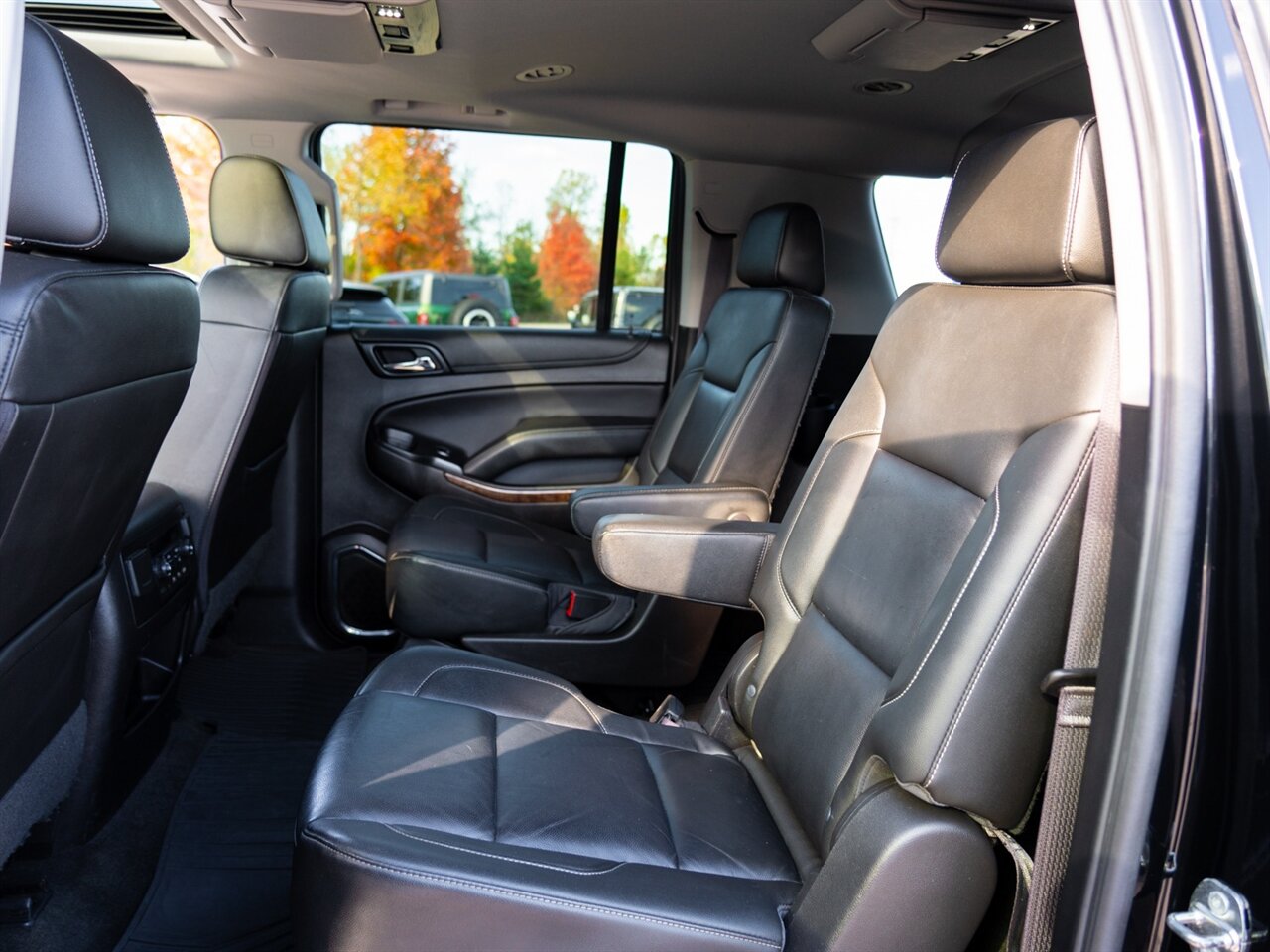 2017 Chevrolet Suburban LT - Photo 25 - Washington, MI 48094