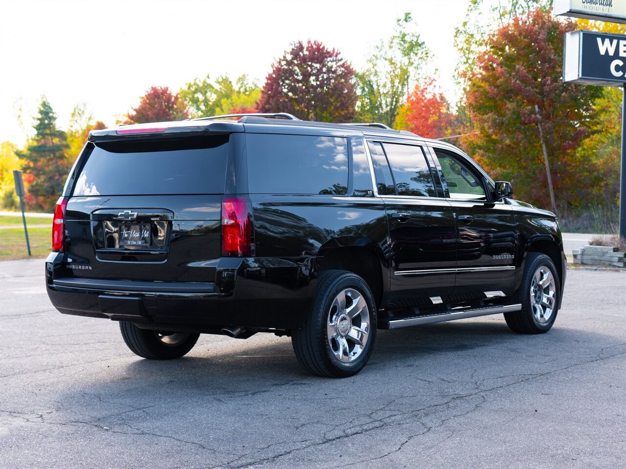 2017 Chevrolet Suburban LT - Photo 5 - Washington, MI 48094