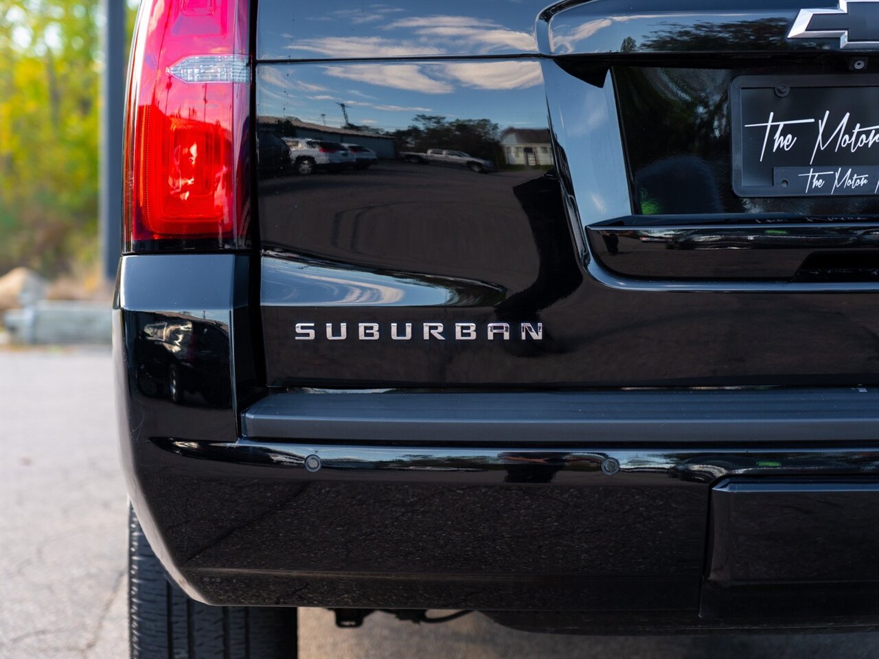 2017 Chevrolet Suburban LT - Photo 10 - Washington, MI 48094
