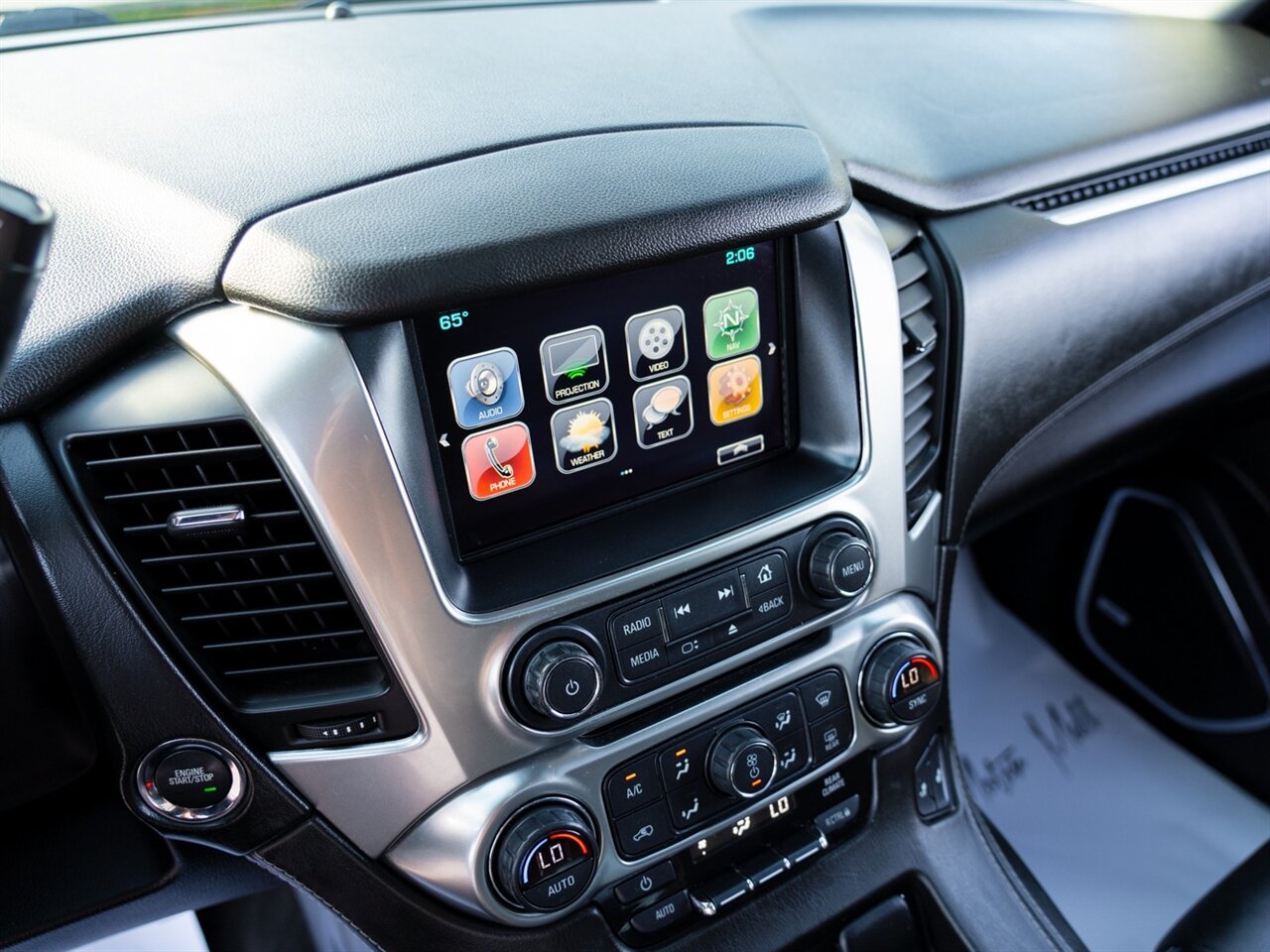 2017 Chevrolet Suburban LT - Photo 37 - Washington, MI 48094