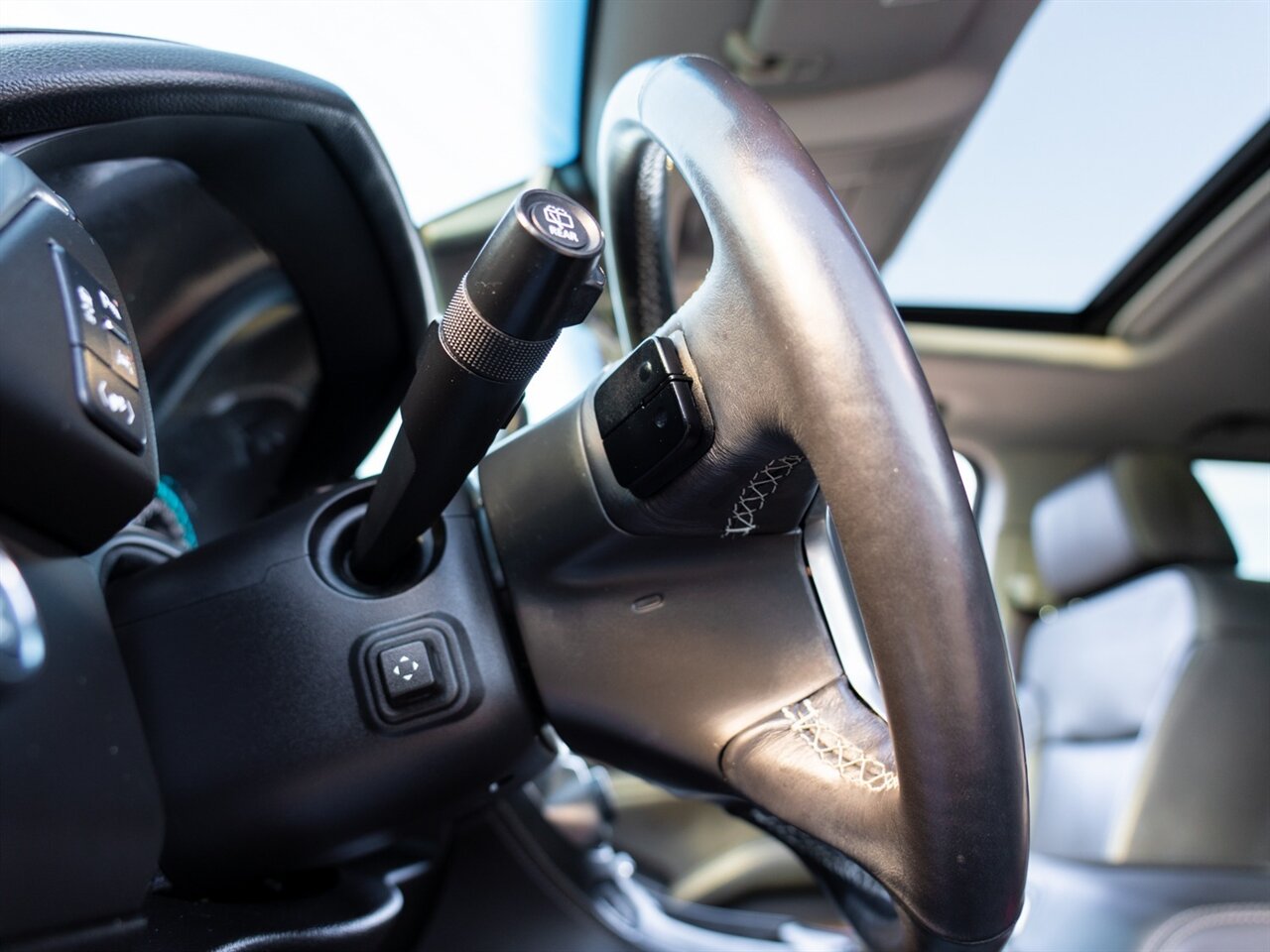 2017 Chevrolet Suburban LT - Photo 45 - Washington, MI 48094