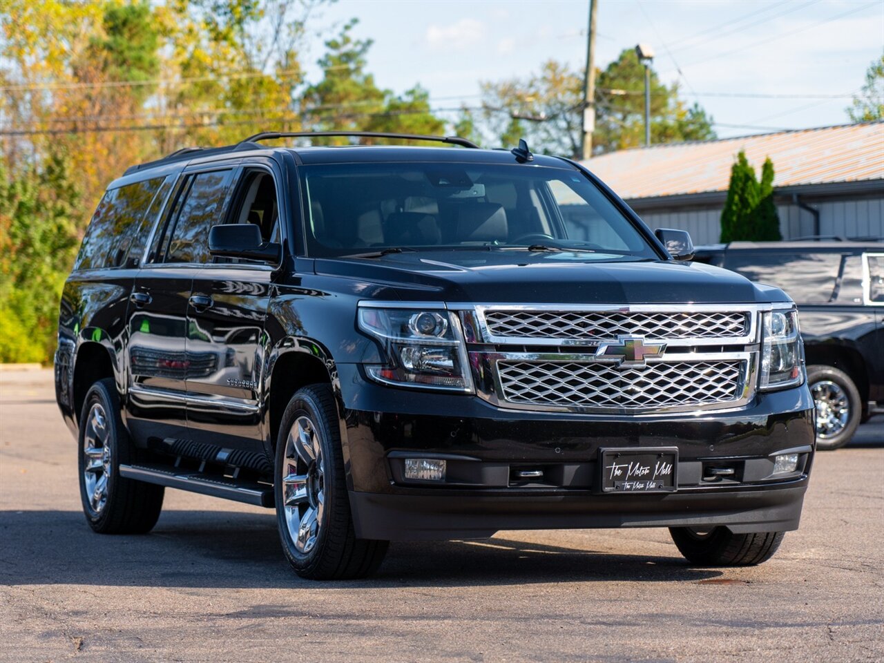 2017 Chevrolet Suburban LT - Photo 3 - Washington, MI 48094