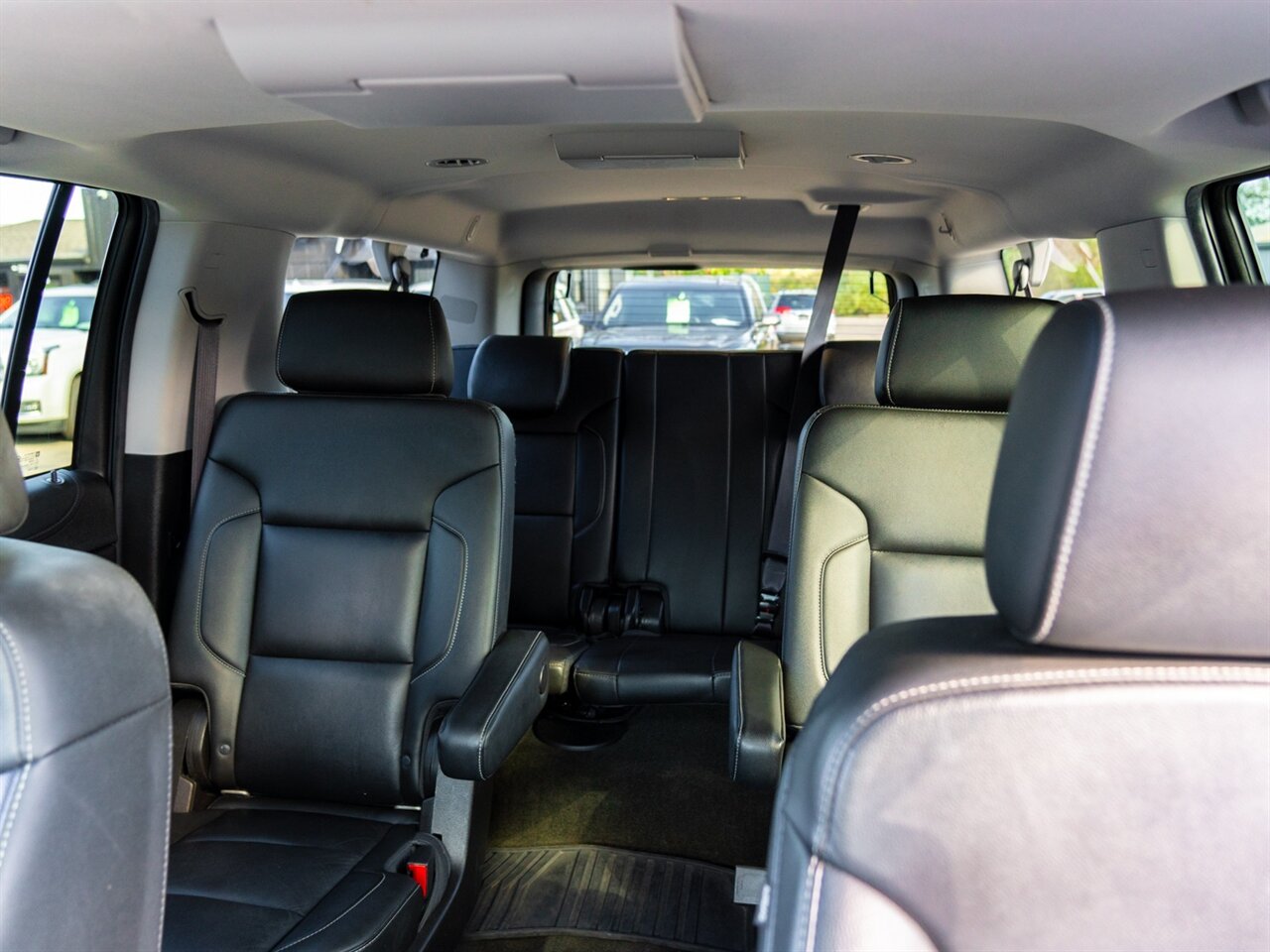 2017 Chevrolet Suburban LT - Photo 26 - Washington, MI 48094