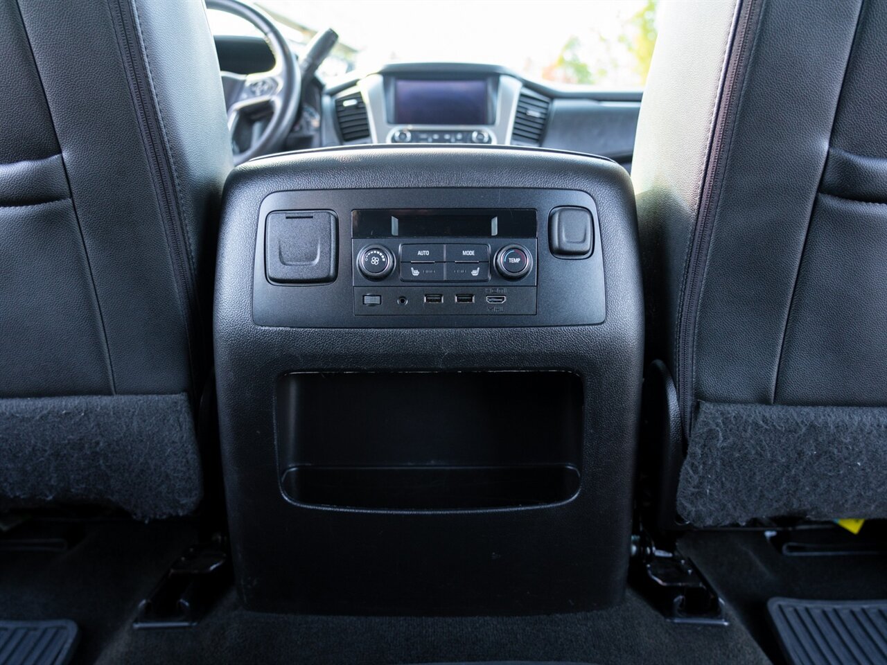 2017 Chevrolet Suburban LT - Photo 28 - Washington, MI 48094