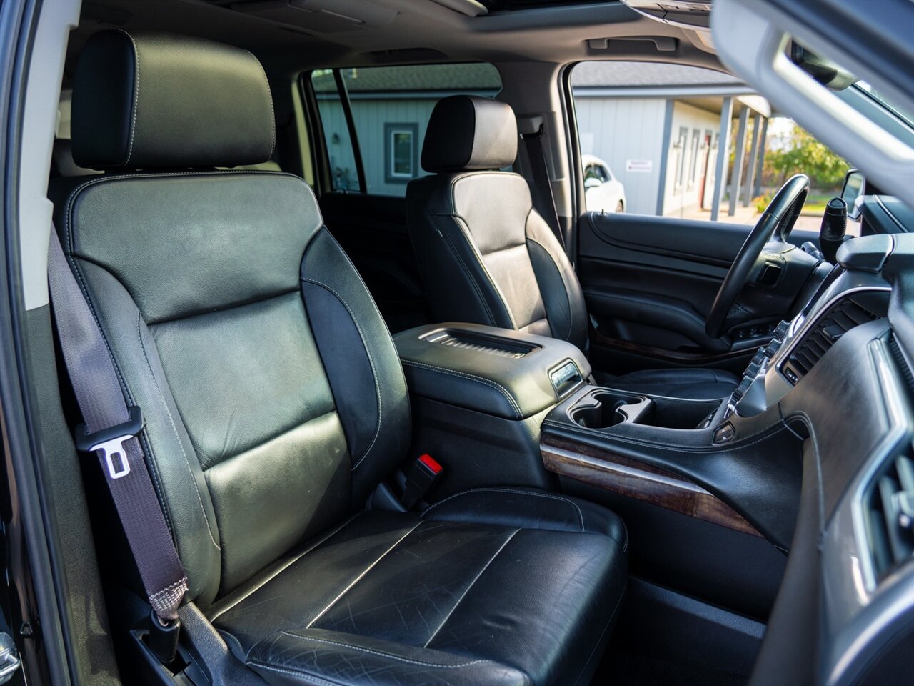 2017 Chevrolet Suburban LT - Photo 23 - Washington, MI 48094