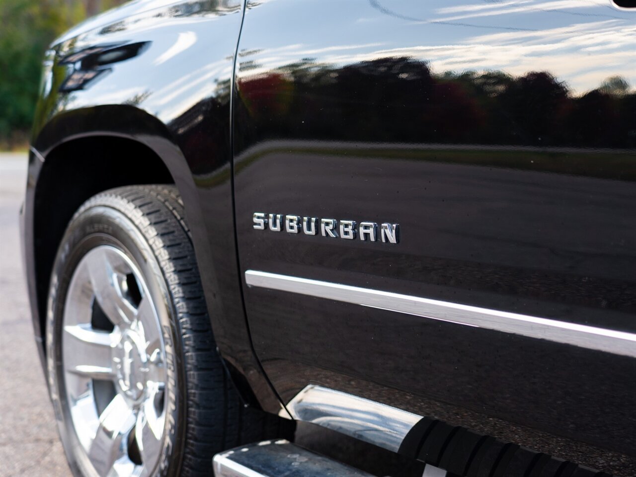 2017 Chevrolet Suburban LT - Photo 12 - Washington, MI 48094