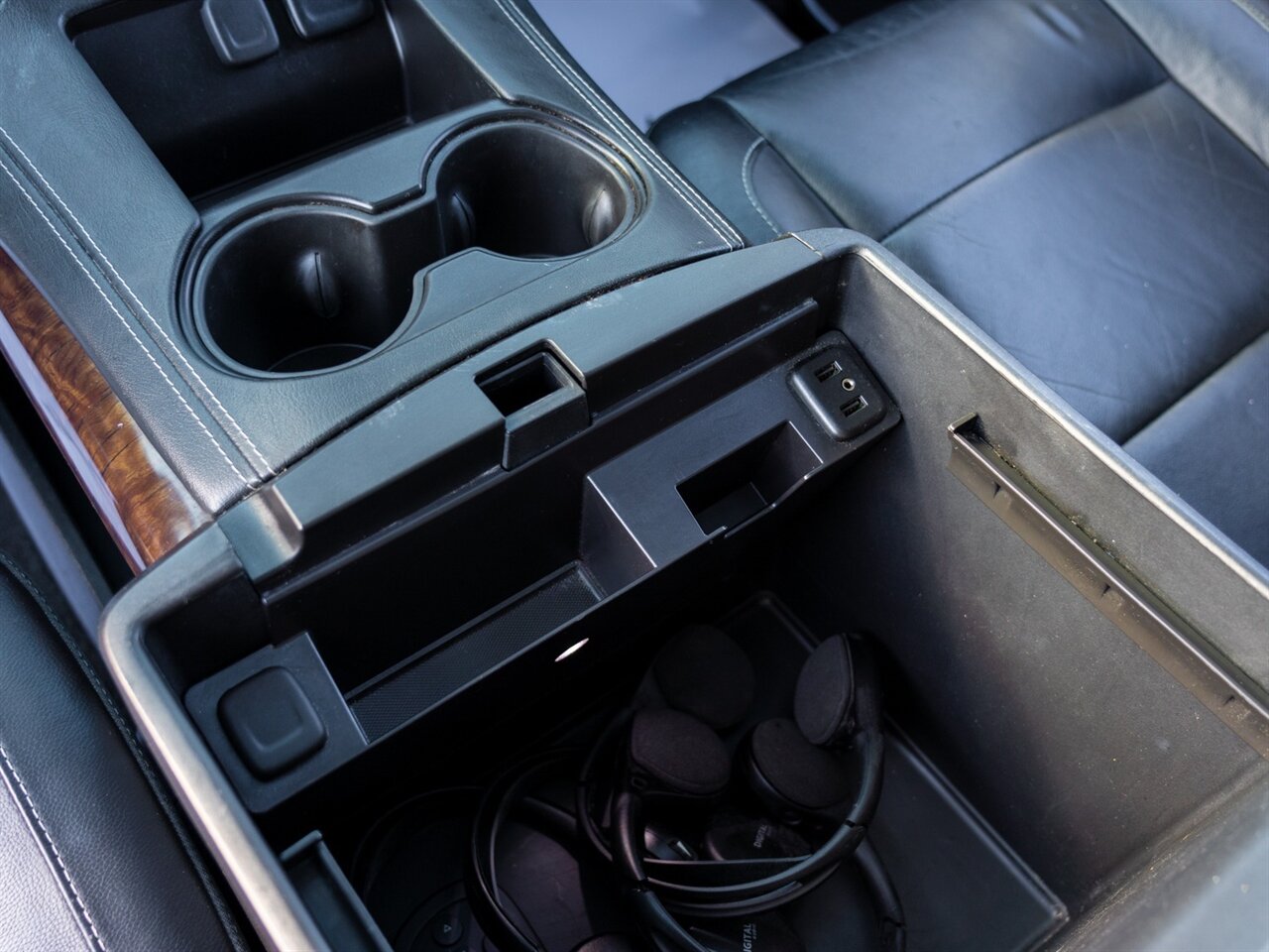 2017 Chevrolet Suburban LT - Photo 40 - Washington, MI 48094