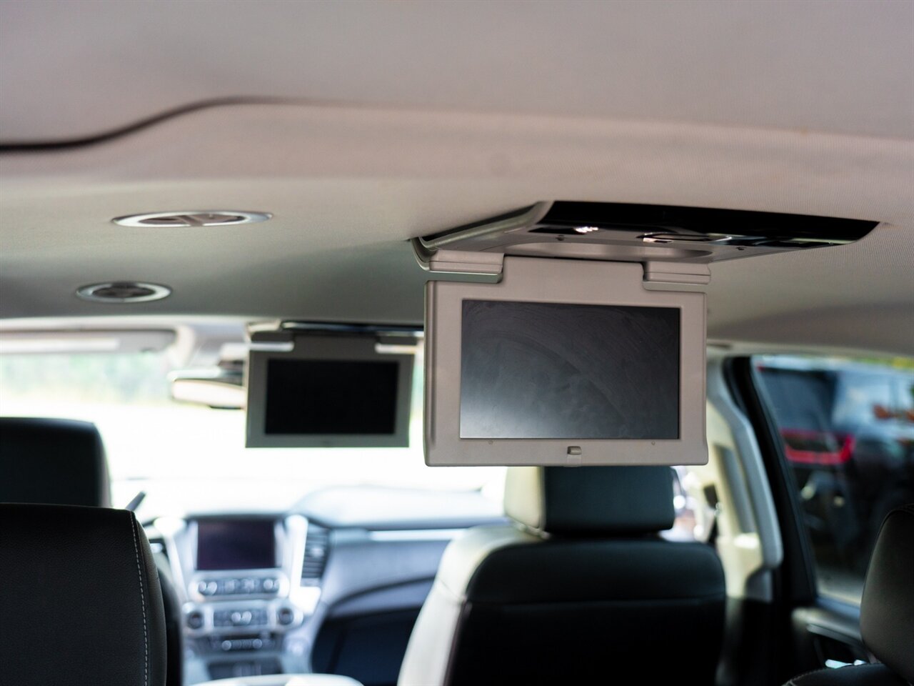 2017 Chevrolet Suburban LT - Photo 27 - Washington, MI 48094