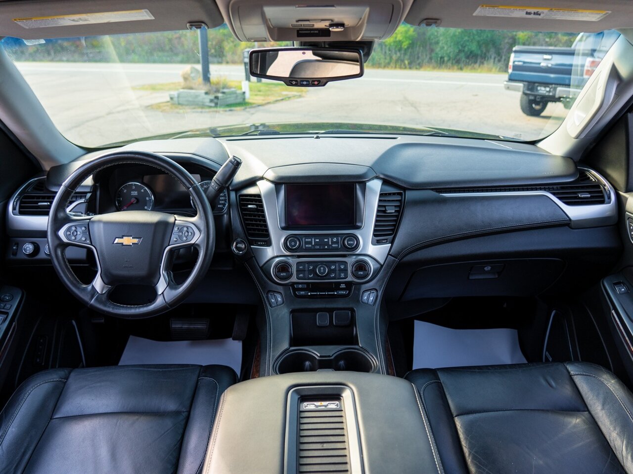 2017 Chevrolet Suburban LT - Photo 29 - Washington, MI 48094