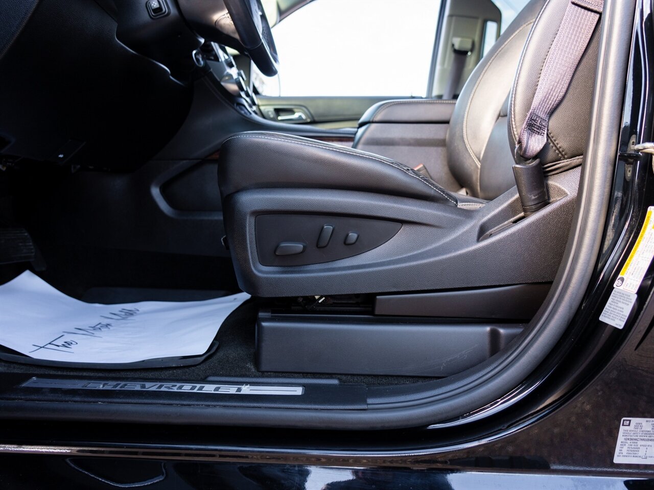 2017 Chevrolet Suburban LT - Photo 19 - Washington, MI 48094