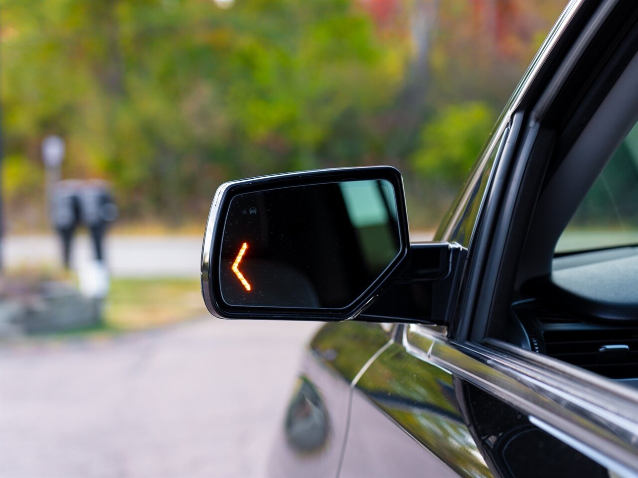 2017 Chevrolet Suburban LT - Photo 13 - Washington, MI 48094