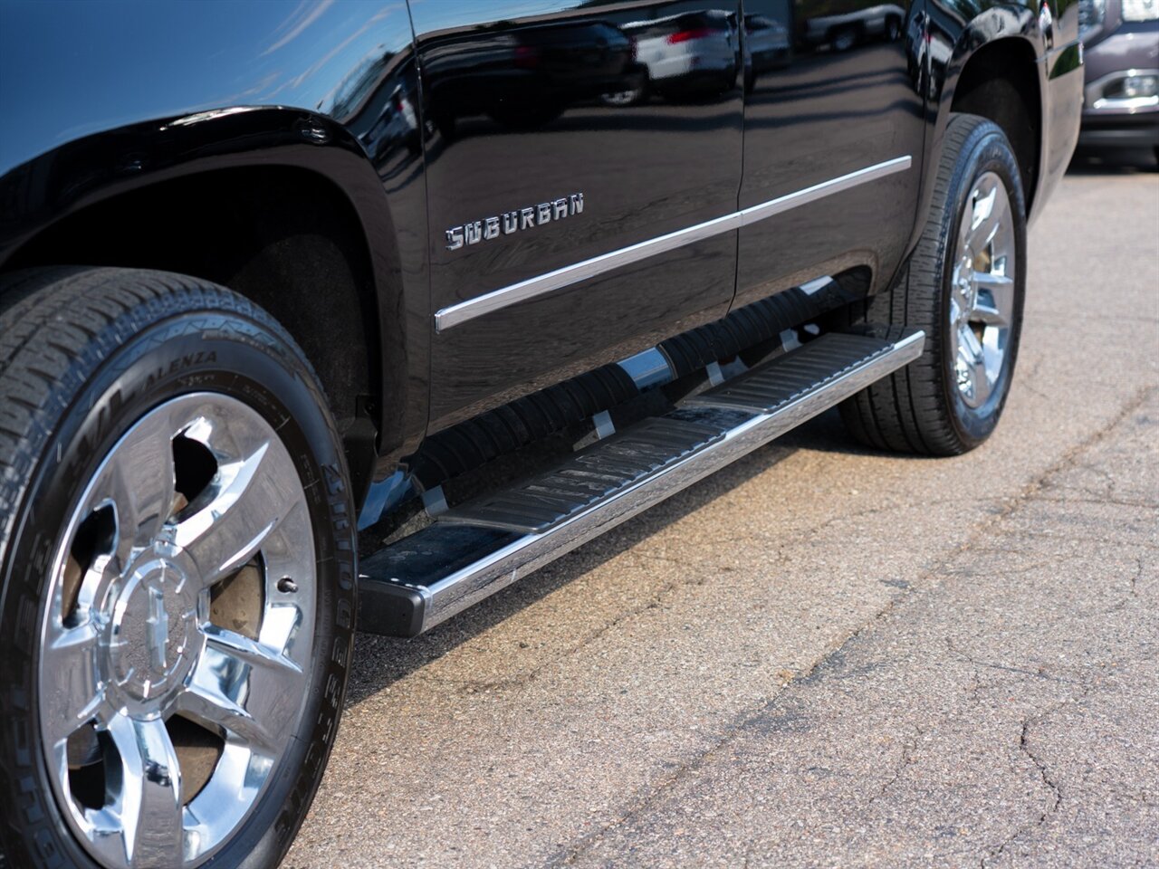 2017 Chevrolet Suburban LT - Photo 14 - Washington, MI 48094