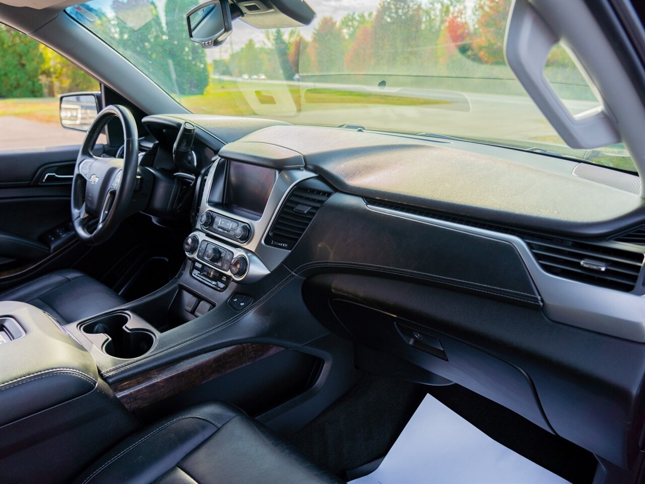 2017 Chevrolet Suburban LT - Photo 22 - Washington, MI 48094