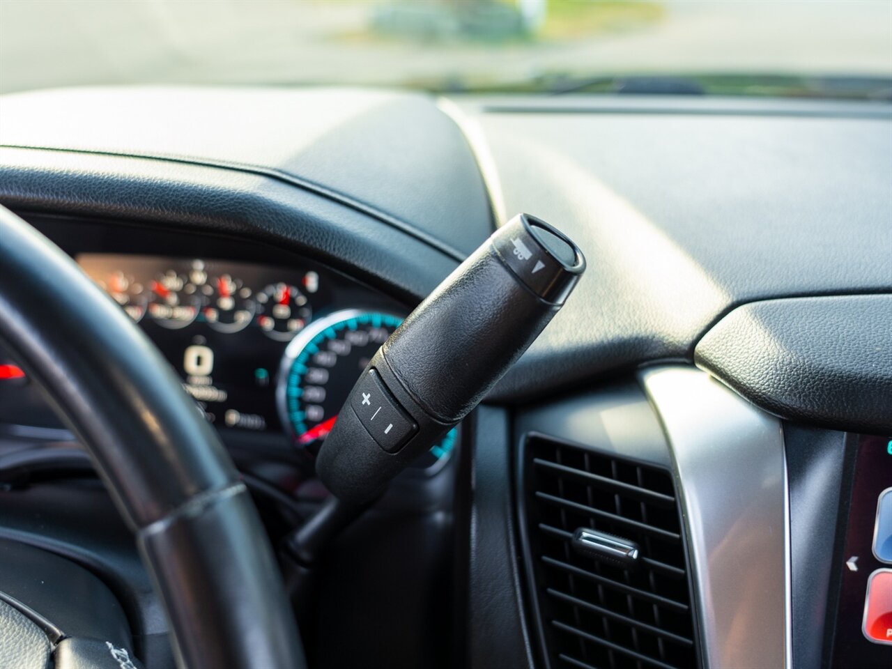 2017 Chevrolet Suburban LT - Photo 43 - Washington, MI 48094