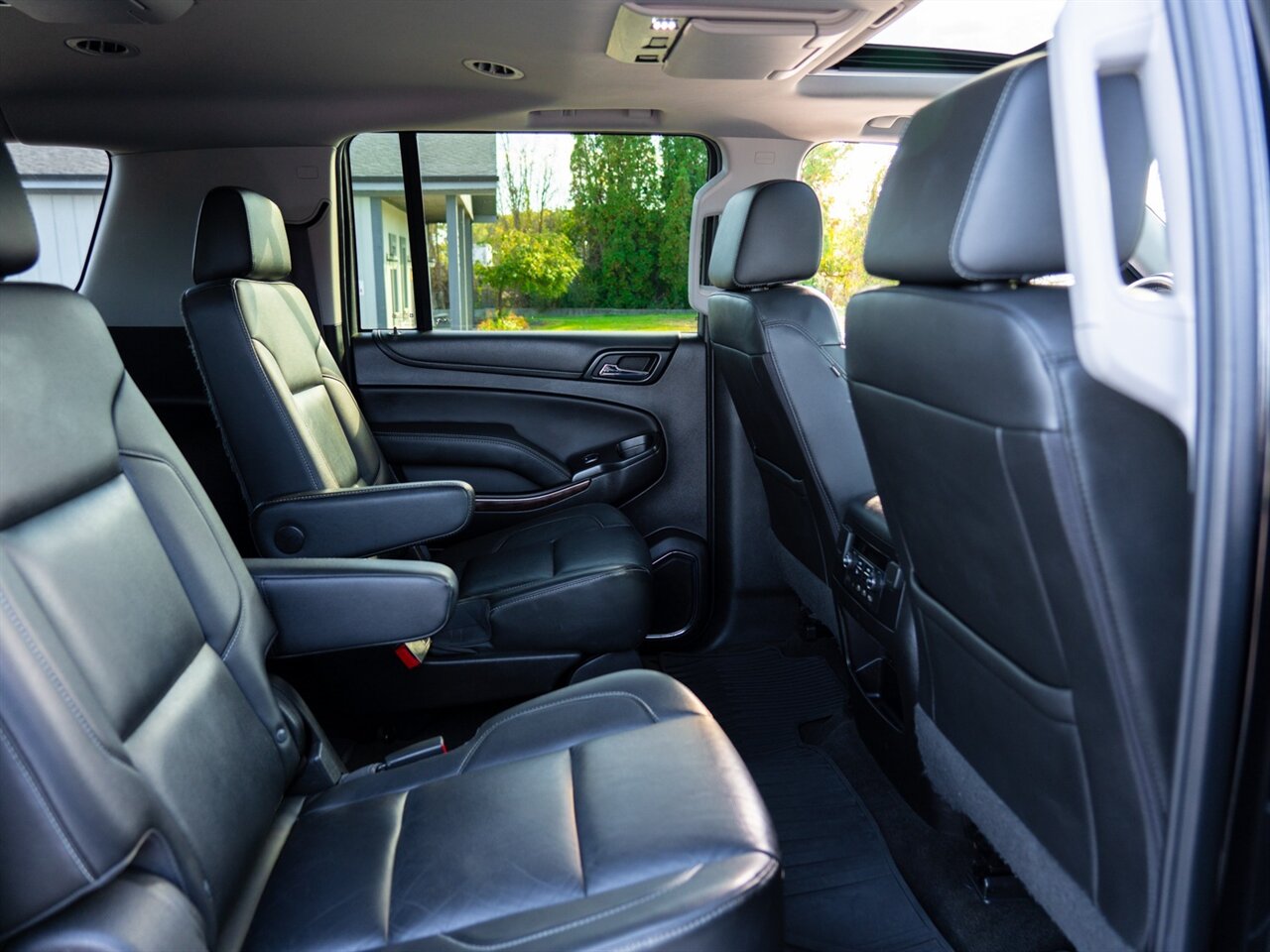 2017 Chevrolet Suburban LT - Photo 24 - Washington, MI 48094