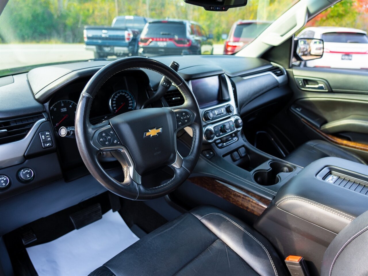 2017 Chevrolet Suburban LT - Photo 21 - Washington, MI 48094