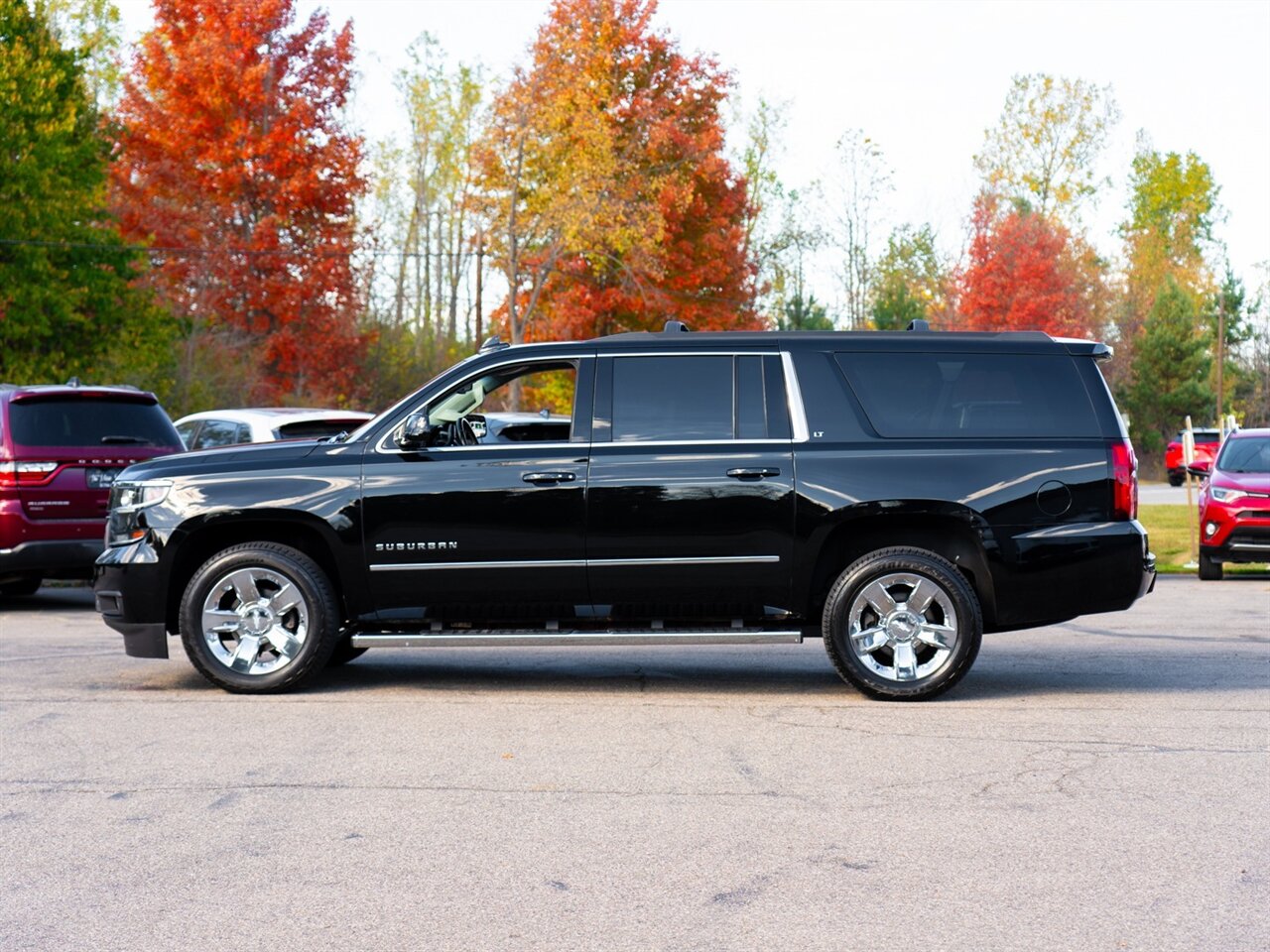 2017 Chevrolet Suburban LT - Photo 8 - Washington, MI 48094