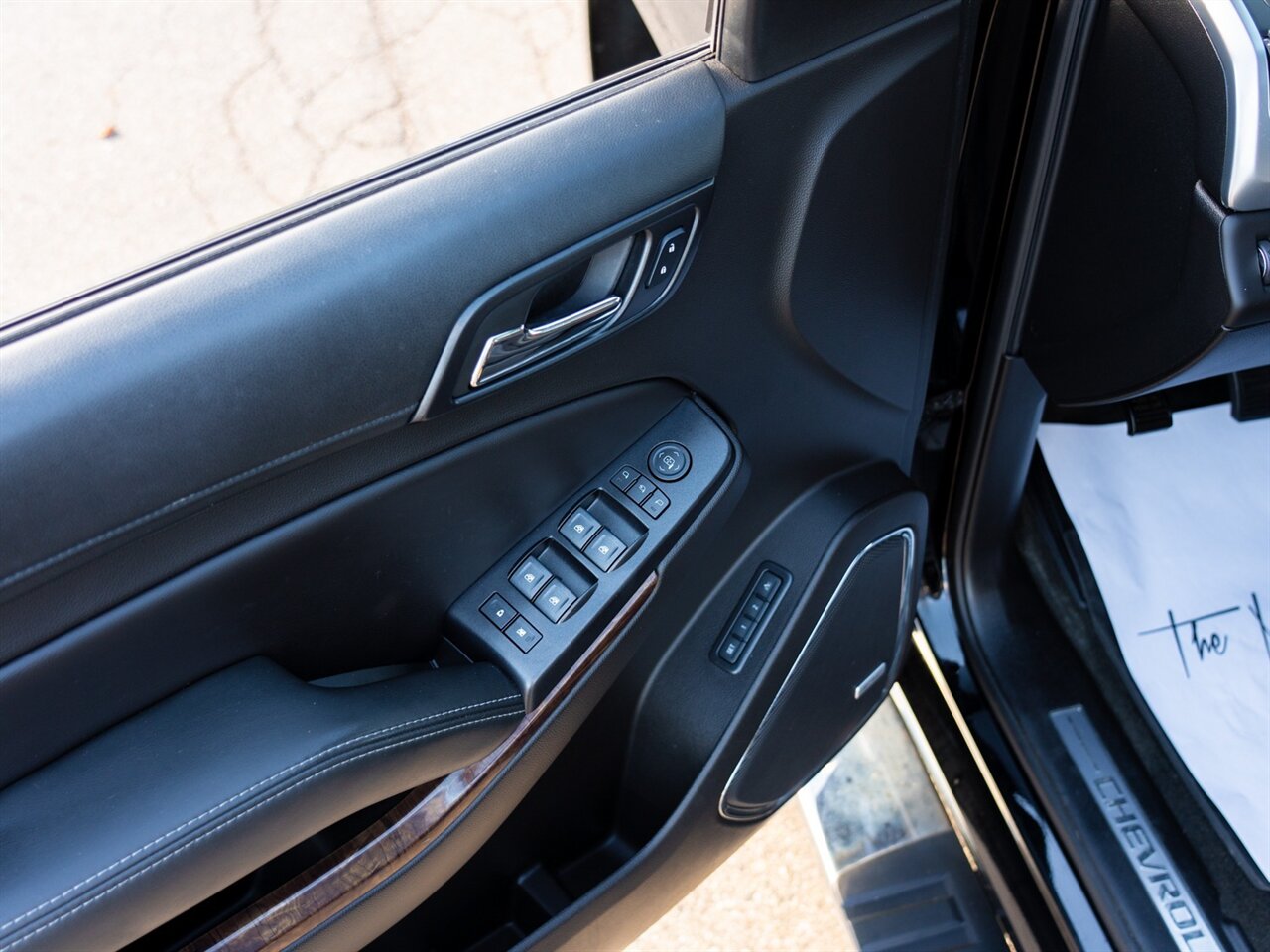 2017 Chevrolet Suburban LT - Photo 17 - Washington, MI 48094