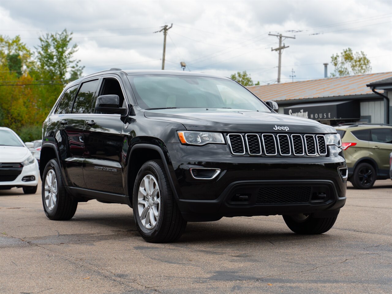 2021 Jeep Grand Cherokee Laredo E   - Photo 3 - Washington, MI 48094