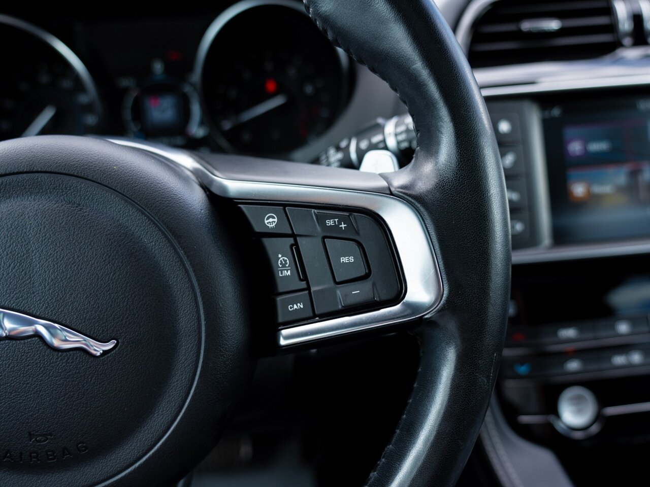 2018 Jaguar F-PACE S   - Photo 31 - Washington, MI 48094