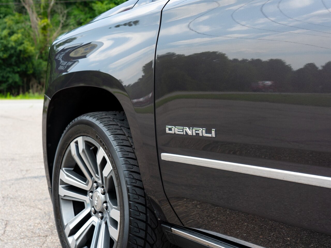 2018 GMC Yukon Denali - Photo 10 - Washington, MI 48094
