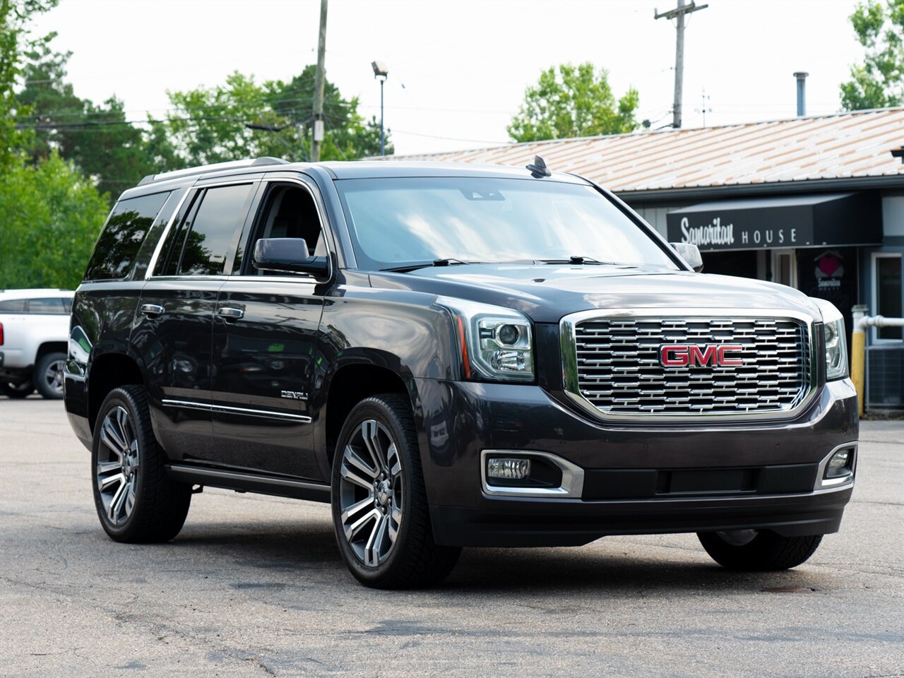 2018 GMC Yukon Denali - Photo 3 - Washington, MI 48094