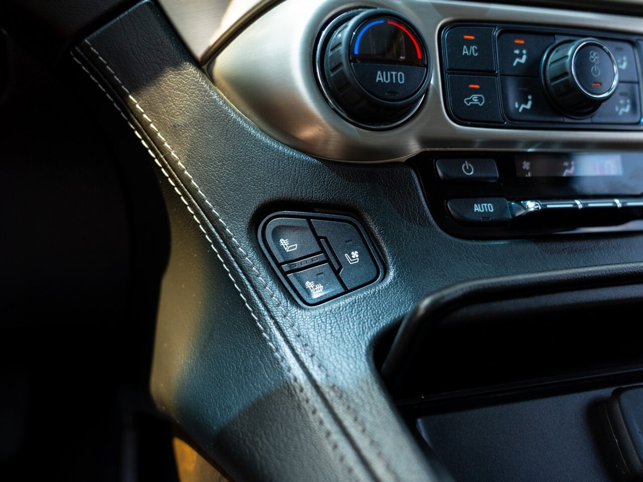 2018 GMC Yukon Denali - Photo 41 - Washington, MI 48094