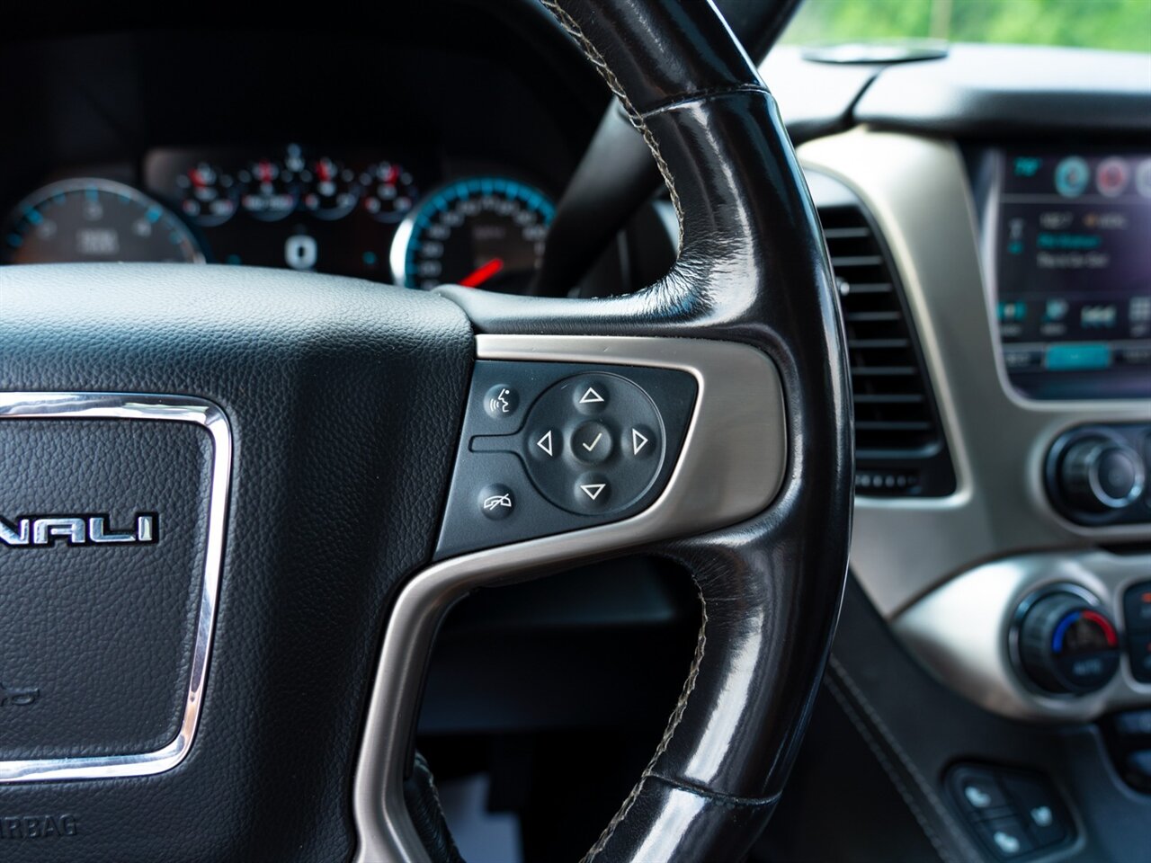 2018 GMC Yukon Denali - Photo 33 - Washington, MI 48094