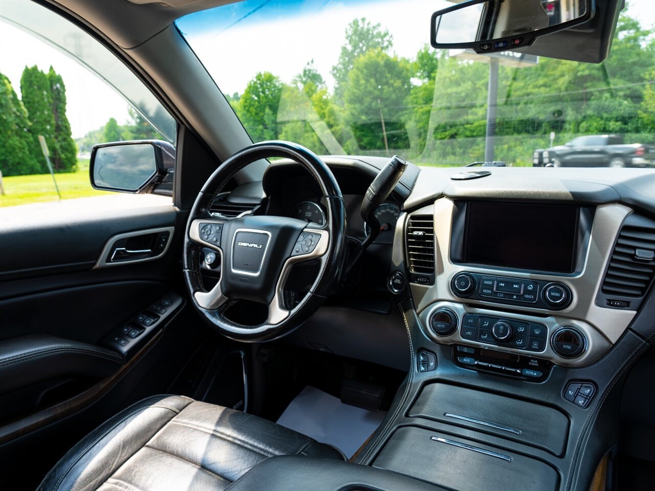 2018 GMC Yukon Denali - Photo 29 - Washington, MI 48094