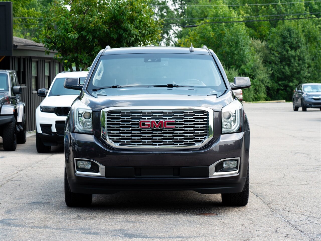 2018 GMC Yukon Denali - Photo 2 - Washington, MI 48094