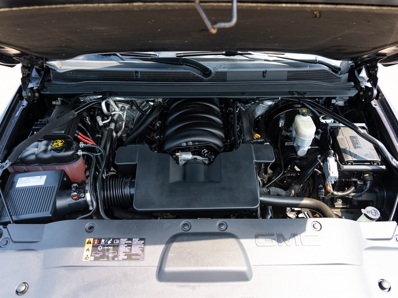 2018 GMC Yukon Denali - Photo 13 - Washington, MI 48094