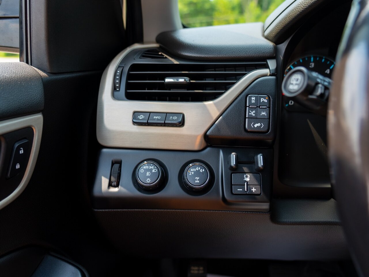 2018 GMC Yukon Denali - Photo 40 - Washington, MI 48094