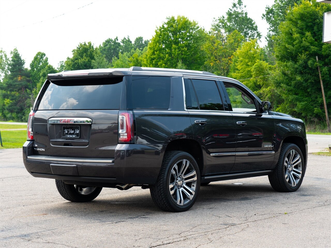 2018 GMC Yukon Denali - Photo 4 - Washington, MI 48094
