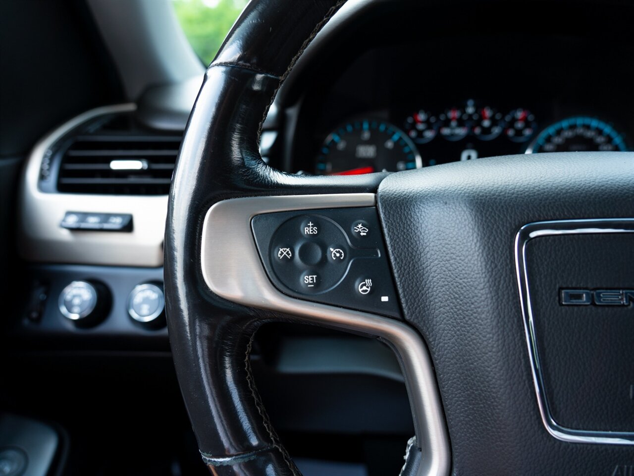 2018 GMC Yukon Denali - Photo 32 - Washington, MI 48094